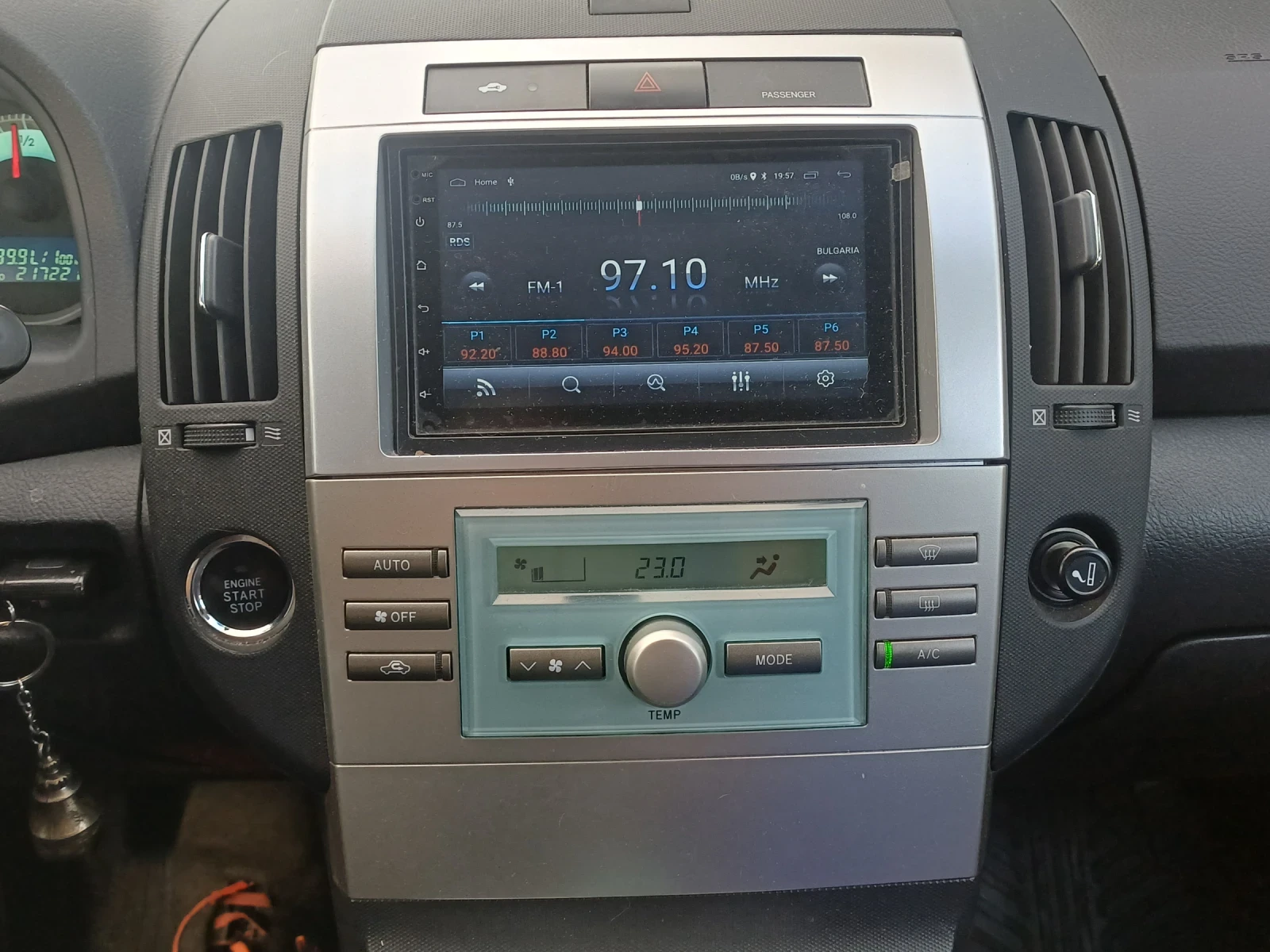 Toyota Corolla verso 1.8.  129кс, снимка 7 - Автомобили и джипове - 55504064