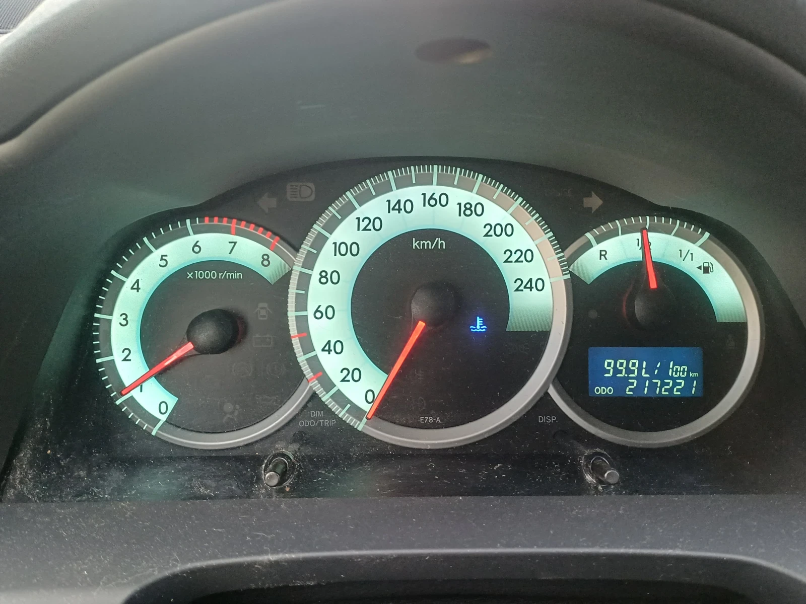 Toyota Corolla verso 1.8.  129кс, снимка 8 - Автомобили и джипове - 55504064