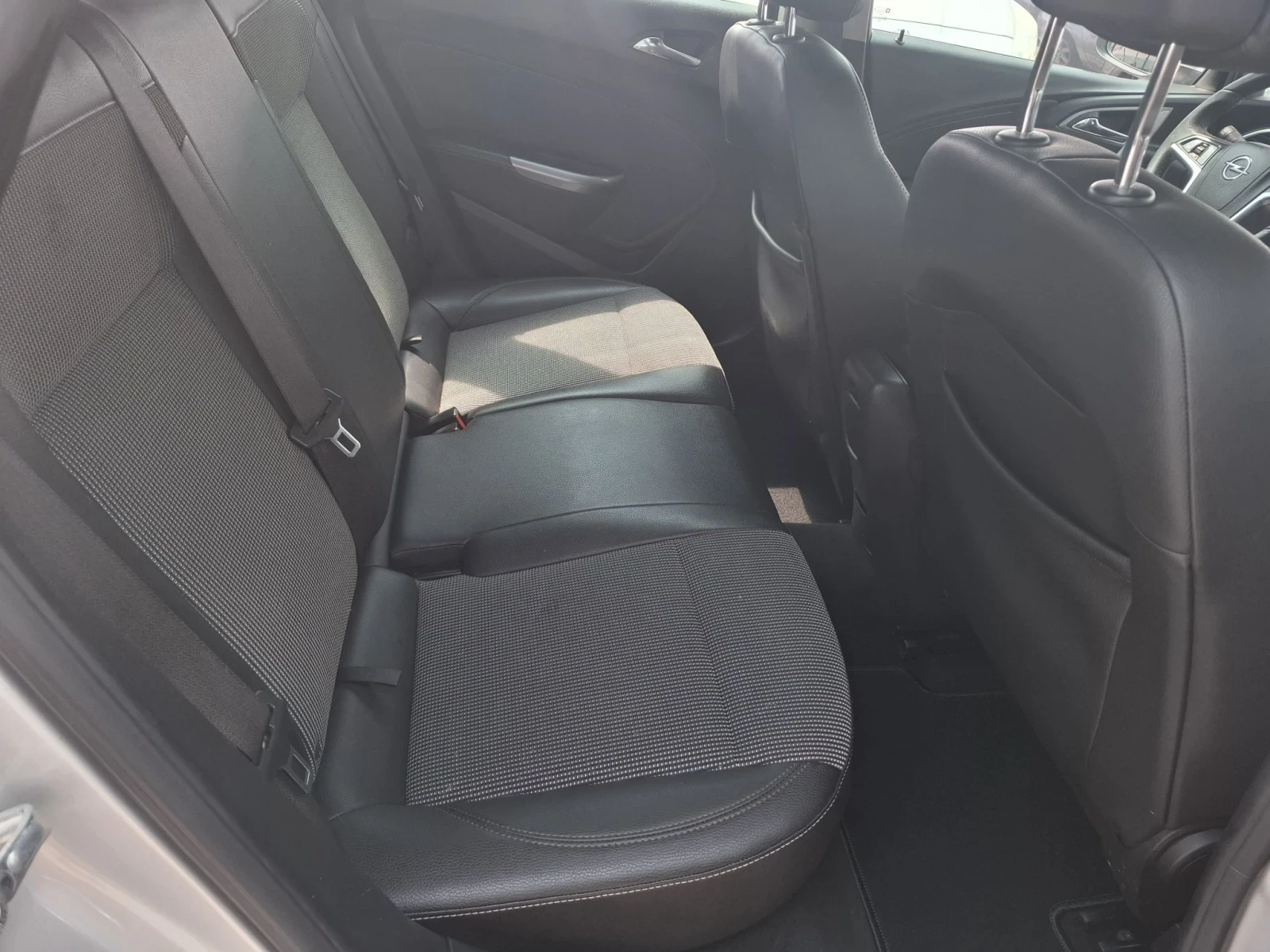 Opel Astra 1, 7CDTI-Euro 5-Cosmo, снимка 11 - Автомобили и джипове - 55670317