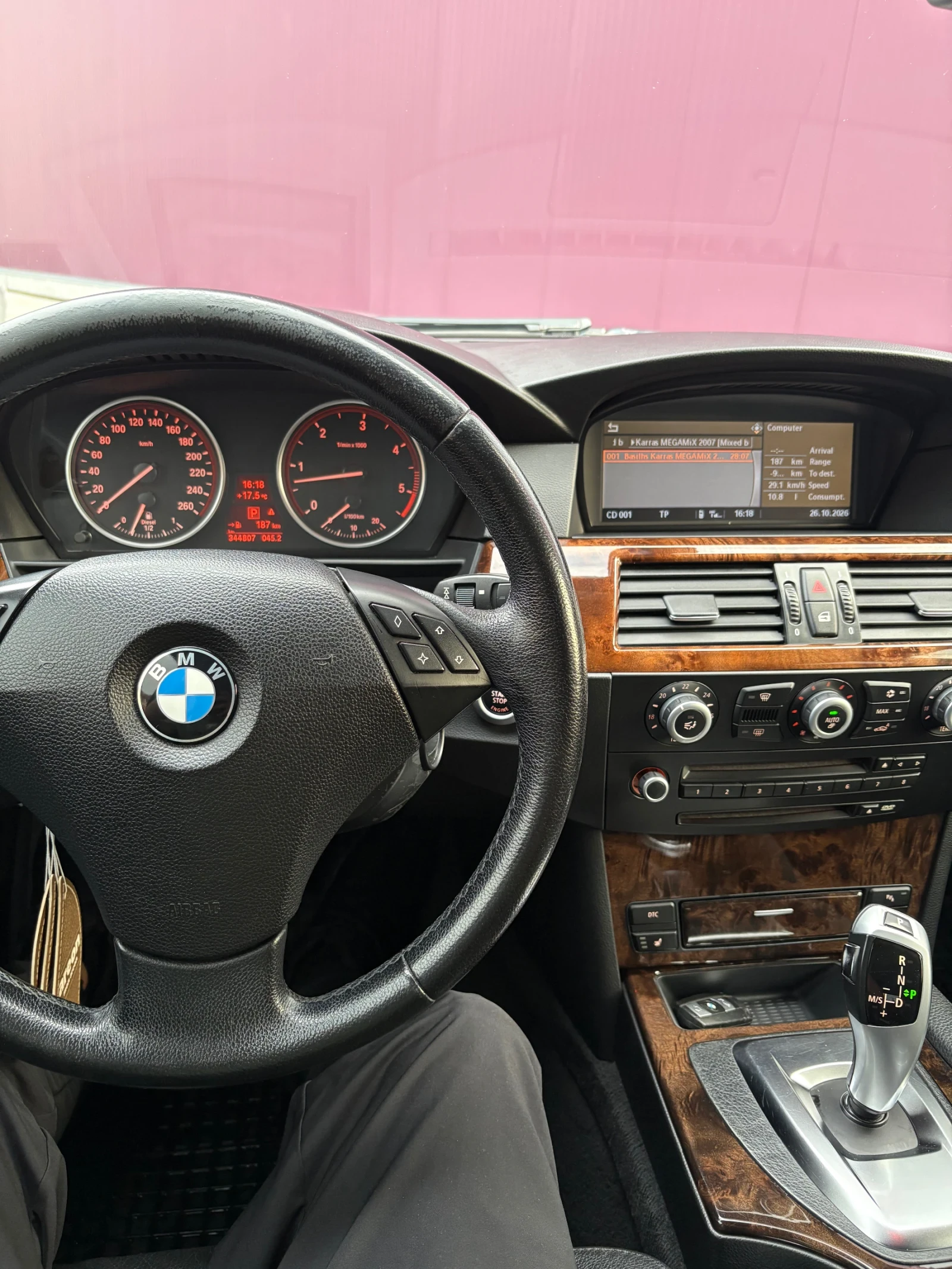 BMW 525 D FACELIFT Touring Обслужено/Вериги, снимка 11 - Автомобили и джипове - 56108574