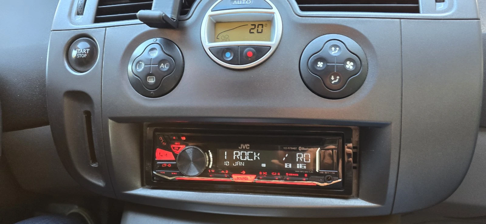 Renault Scenic, снимка 5 - Автомобили и джипове - 56638153