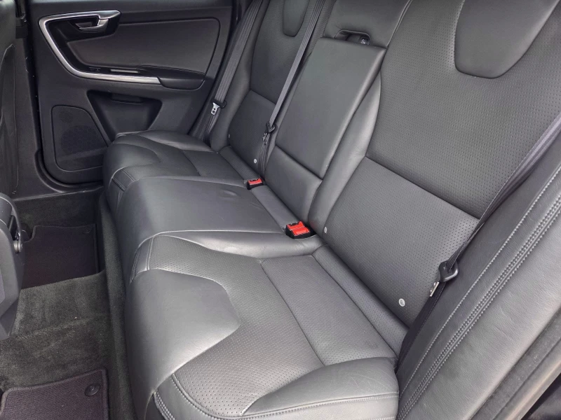 Volvo XC60 2.4/D5/INSCRIPTION, снимка 10 - Автомобили и джипове - 52067969