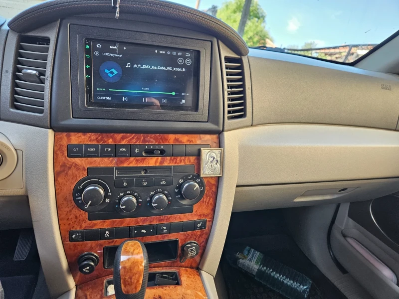 Jeep Grand cherokee Overland, снимка 9 - Автомобили и джипове - 53264141