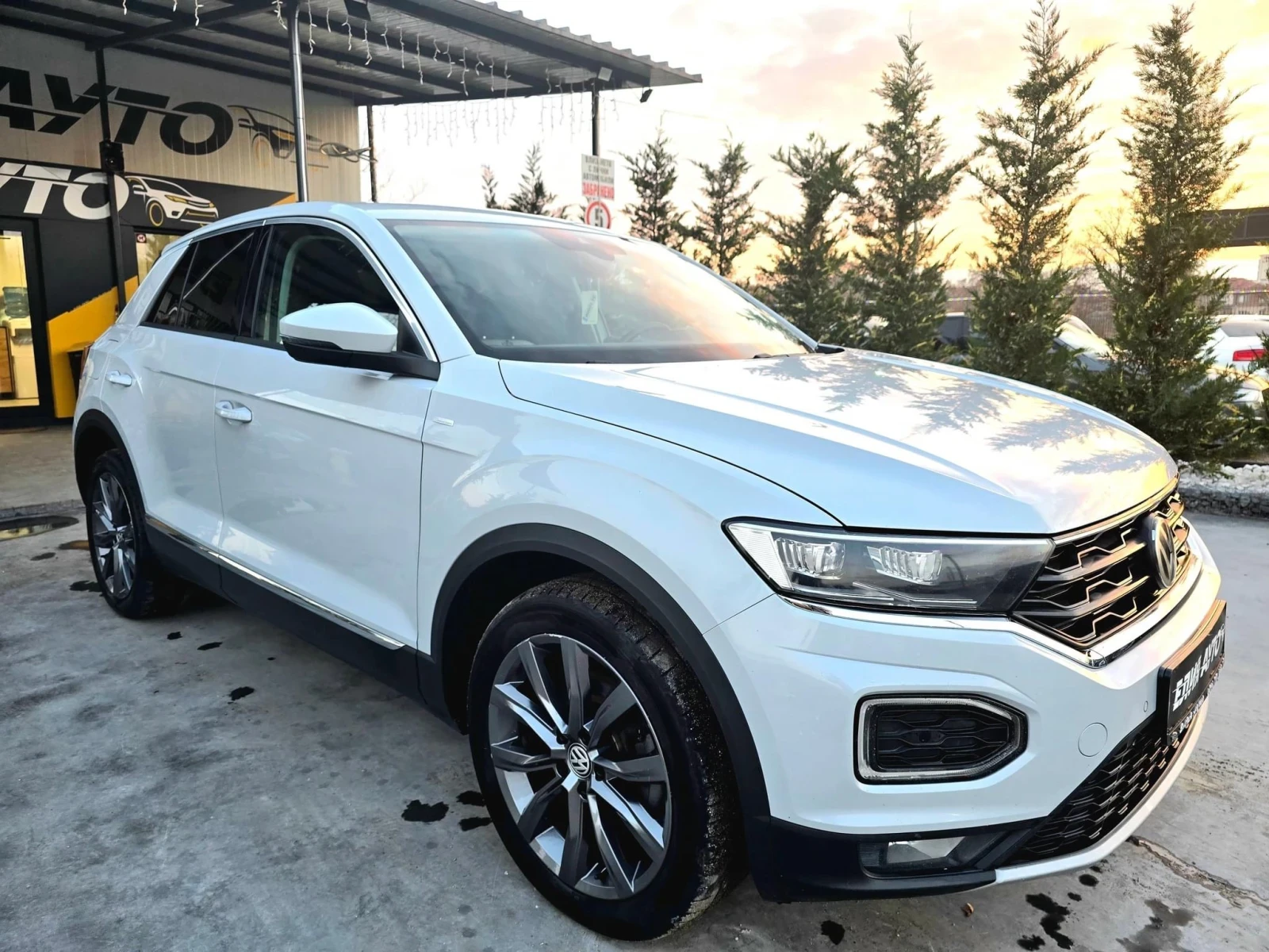 VW T-Roc 2.0TDI 4MOTION TOP НАПЪЛНО ОБСЛУЖЕНА ЛИЗИНГ 100% - изображение 4