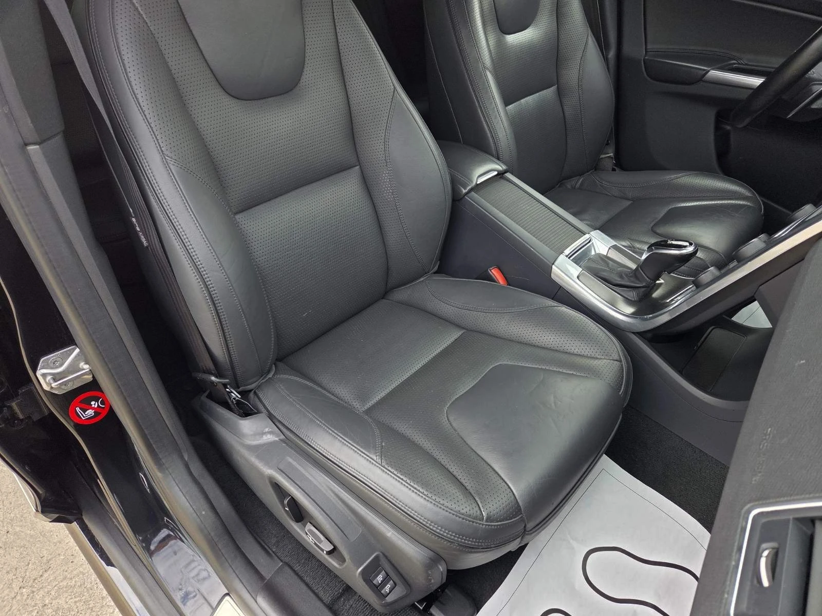 Volvo XC60 2.4/D5/INSCRIPTION - изображение 8