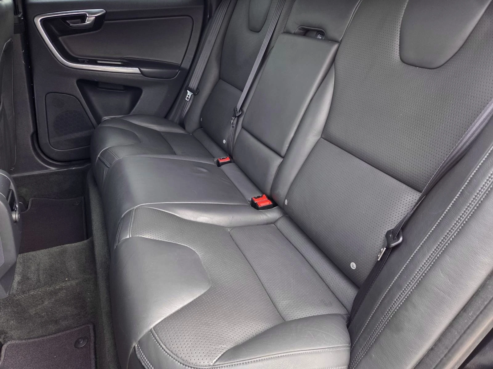 Volvo XC60 2.4/D5/INSCRIPTION - изображение 10