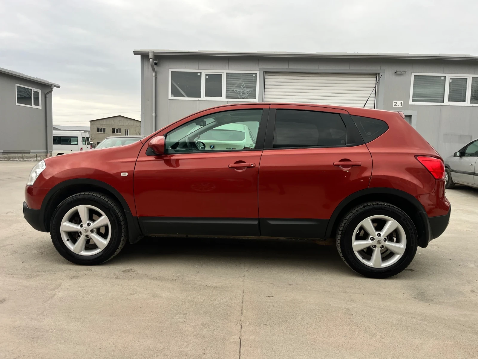 Nissan Qashqai 1, 6i-116k.c/ПАНОРАМА/ОБСЛУЖЕН!!!, снимка 4 - Автомобили и джипове - 54009825