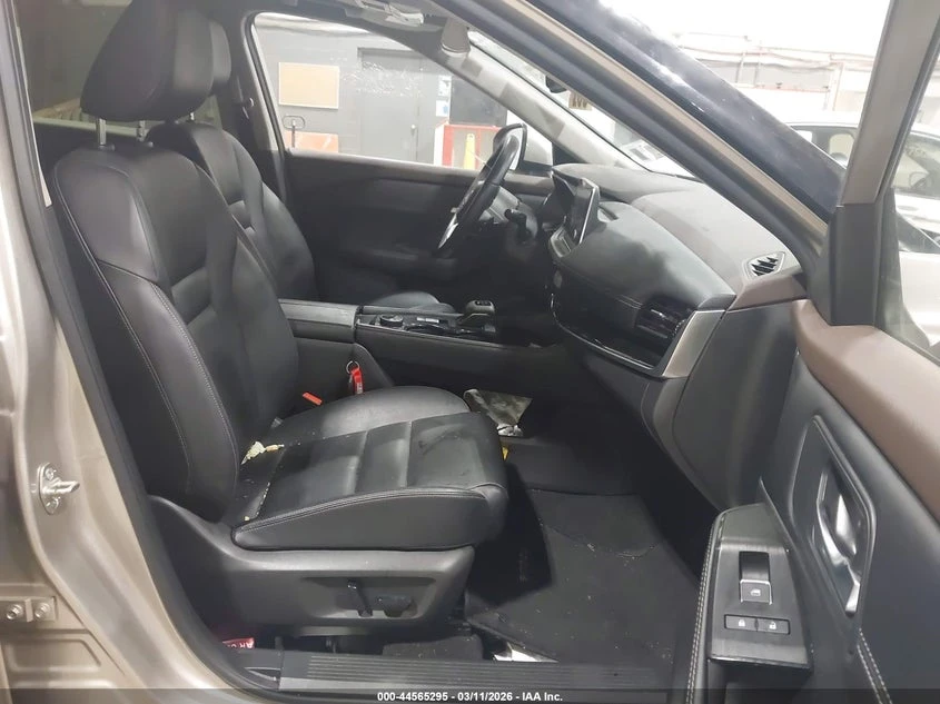 Nissan Rogue 1.5l Sl Intelligent Awd, снимка 5 - Автомобили и джипове - 54154059