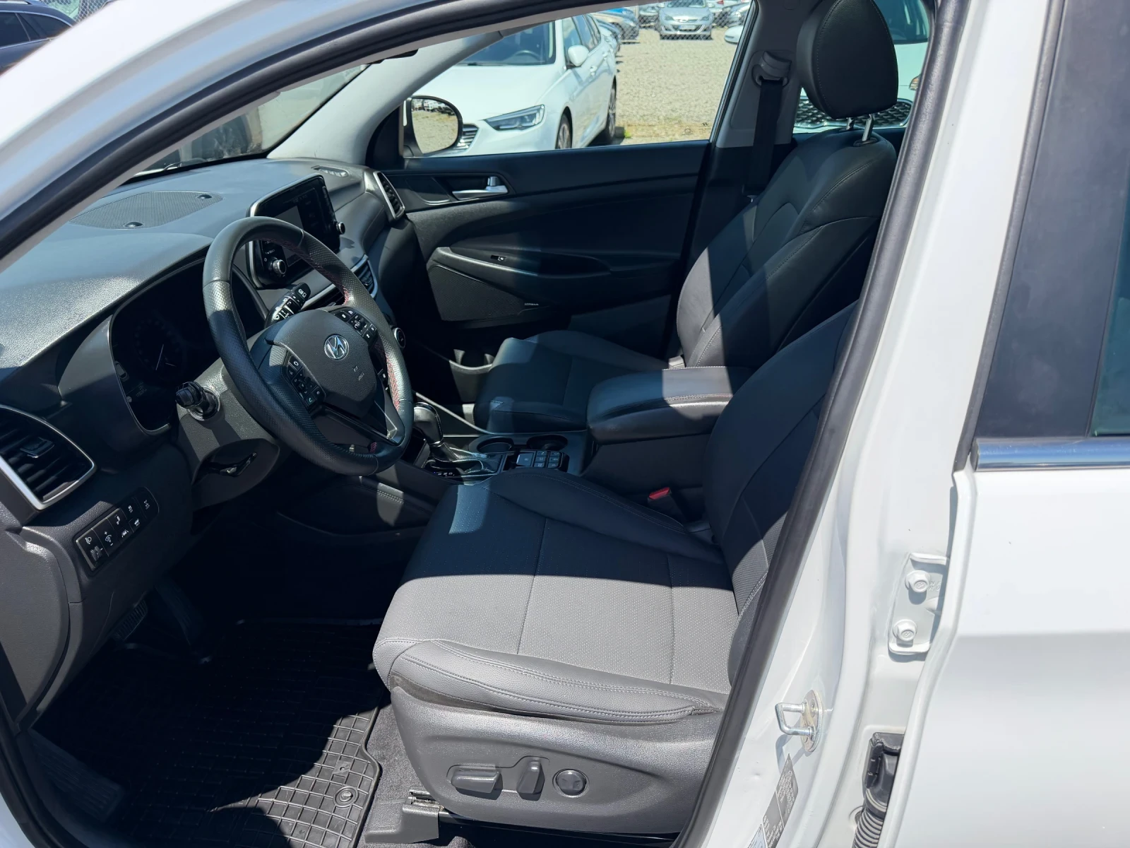 Hyundai Tucson 1.6 AWD ШВЕЙЦАРИЯ  PREMIUM FACELIFT, снимка 14 - Автомобили и джипове - 54593624