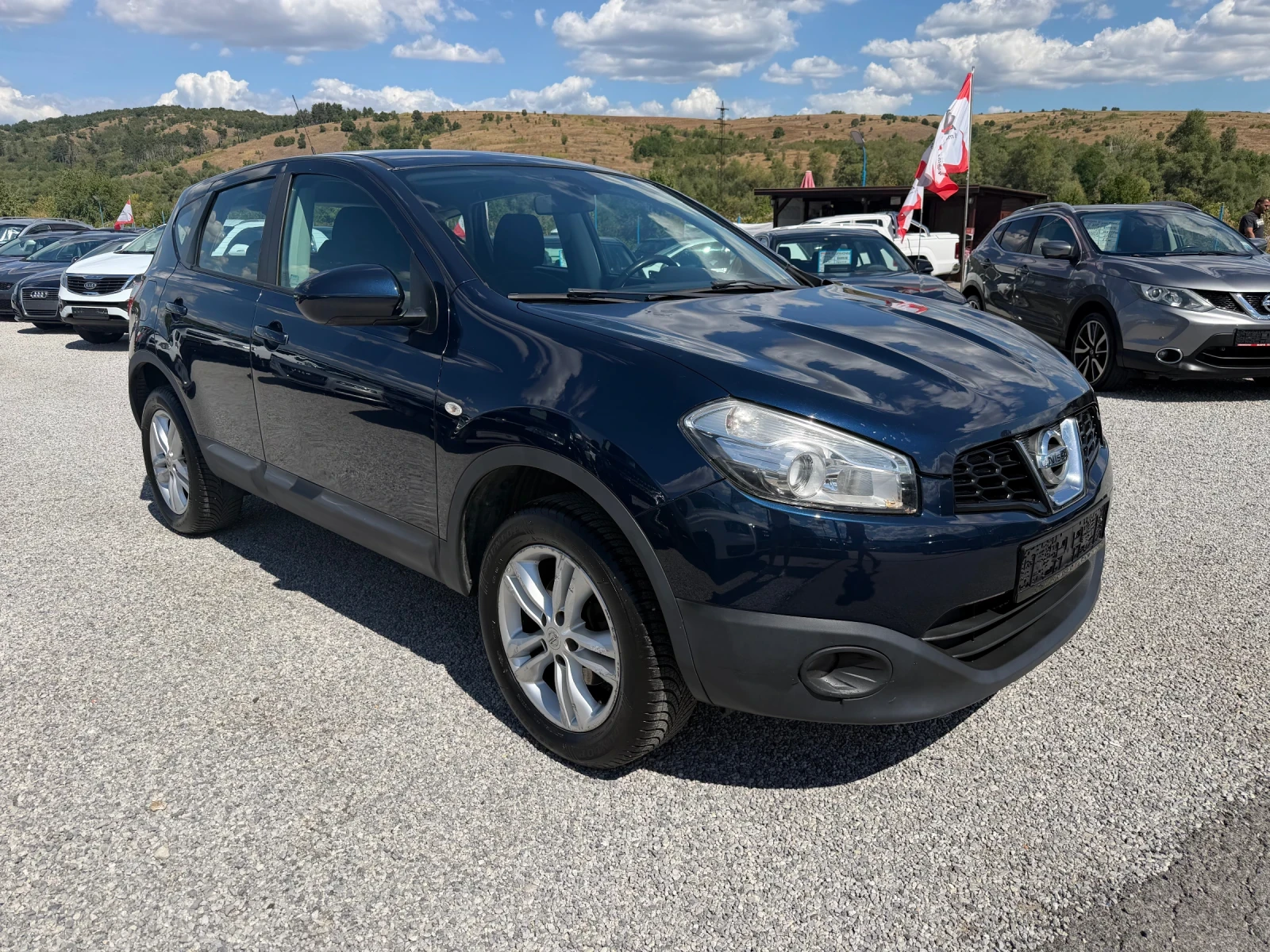 Nissan Qashqai 1.5dci, снимка 3 - Автомобили и джипове - 56020665