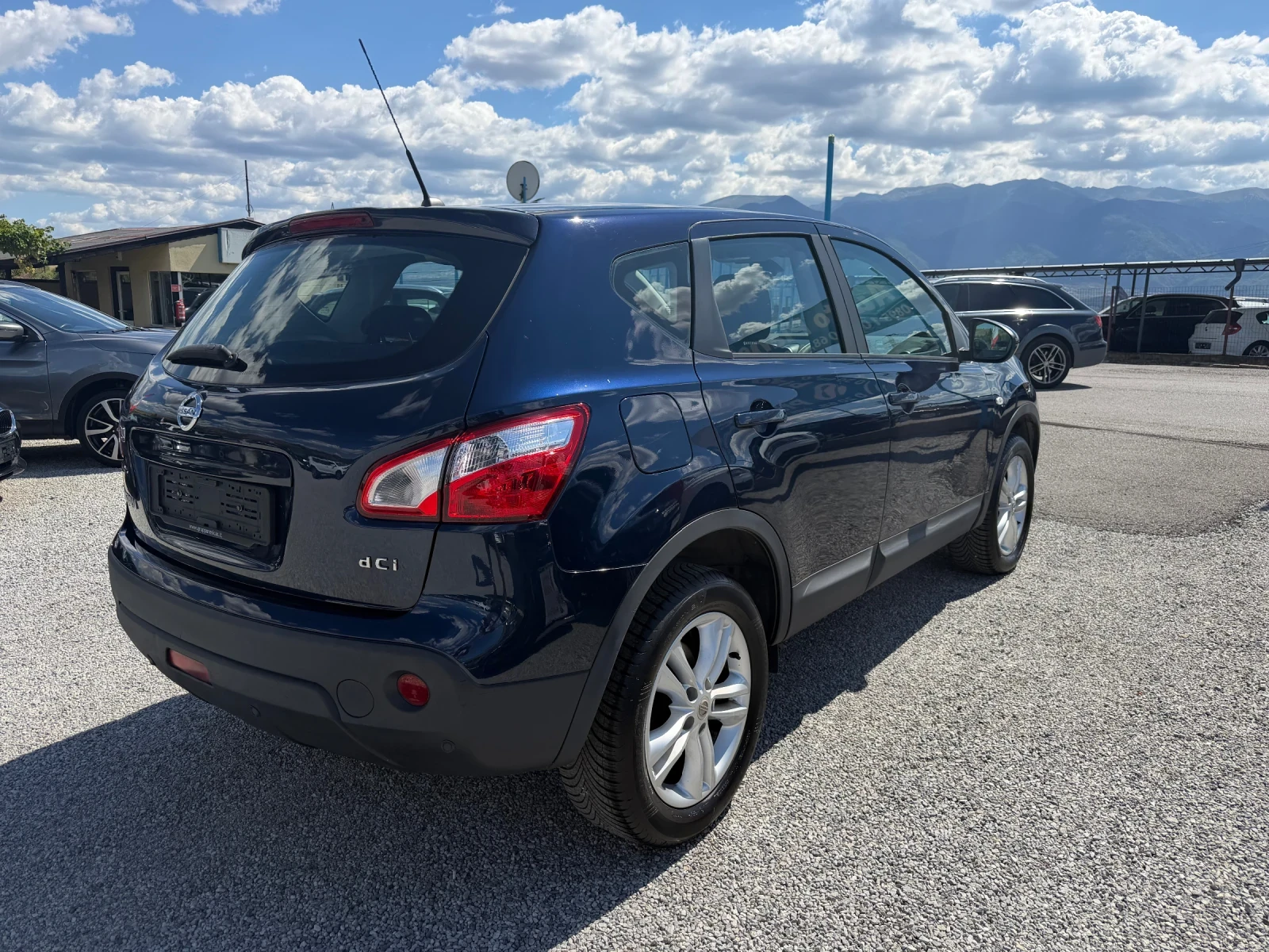 Nissan Qashqai 1.5dci, снимка 4 - Автомобили и джипове - 56020665