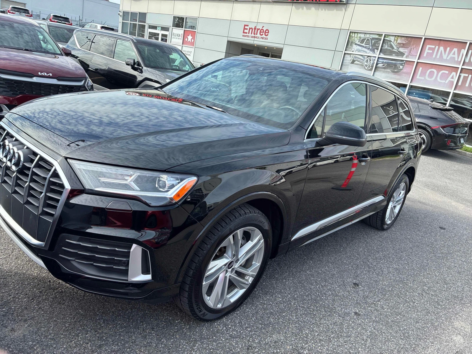 Audi Q7 * Komfort * CARFAX * БЕЗ ПЪРВОНАЧАЛНА ВНОСКА, снимка 2 - Автомобили и джипове - 56123819