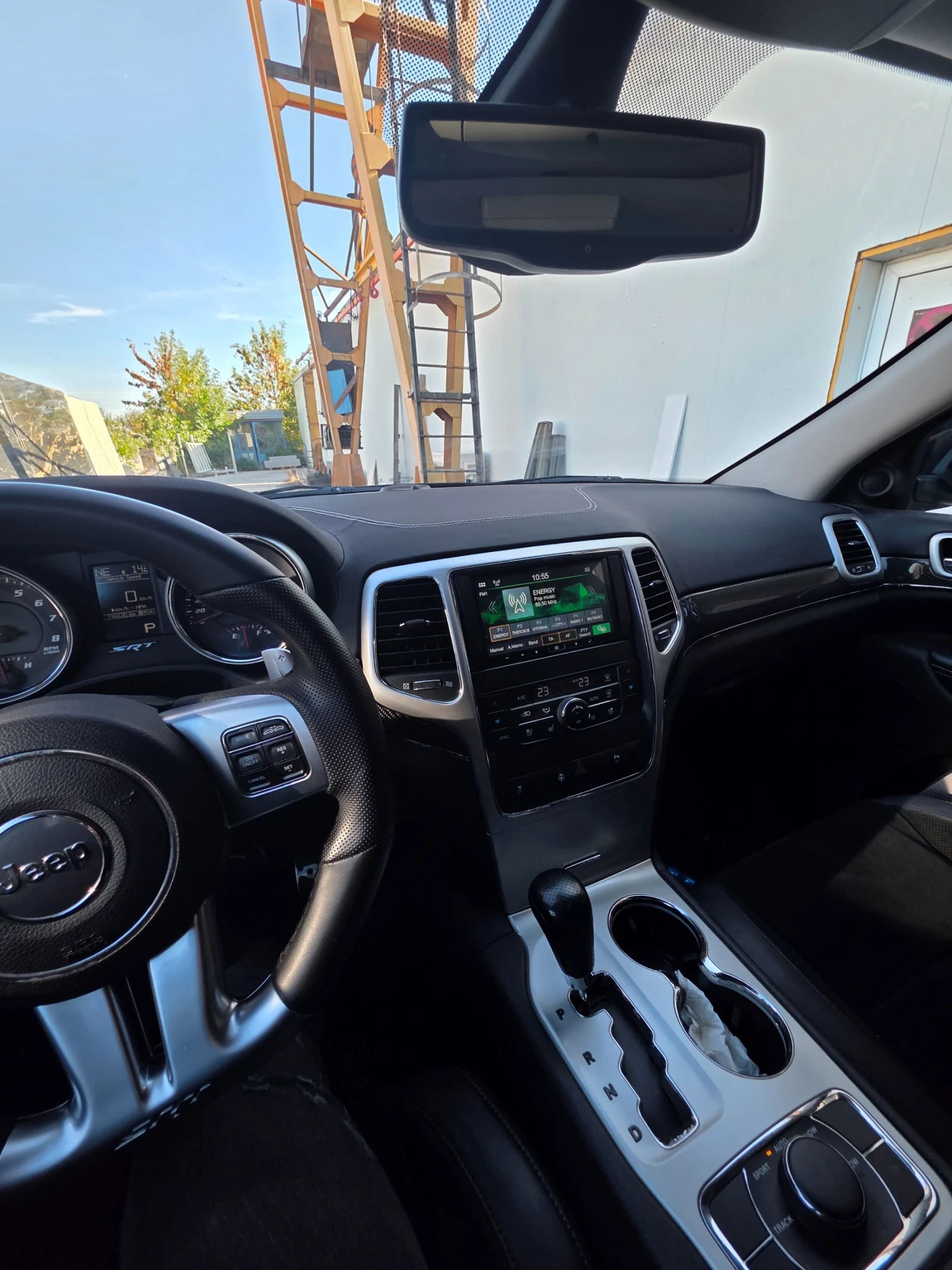 Jeep Grand cherokee 6.4 SRT, снимка 11 - Автомобили и джипове - 56324159