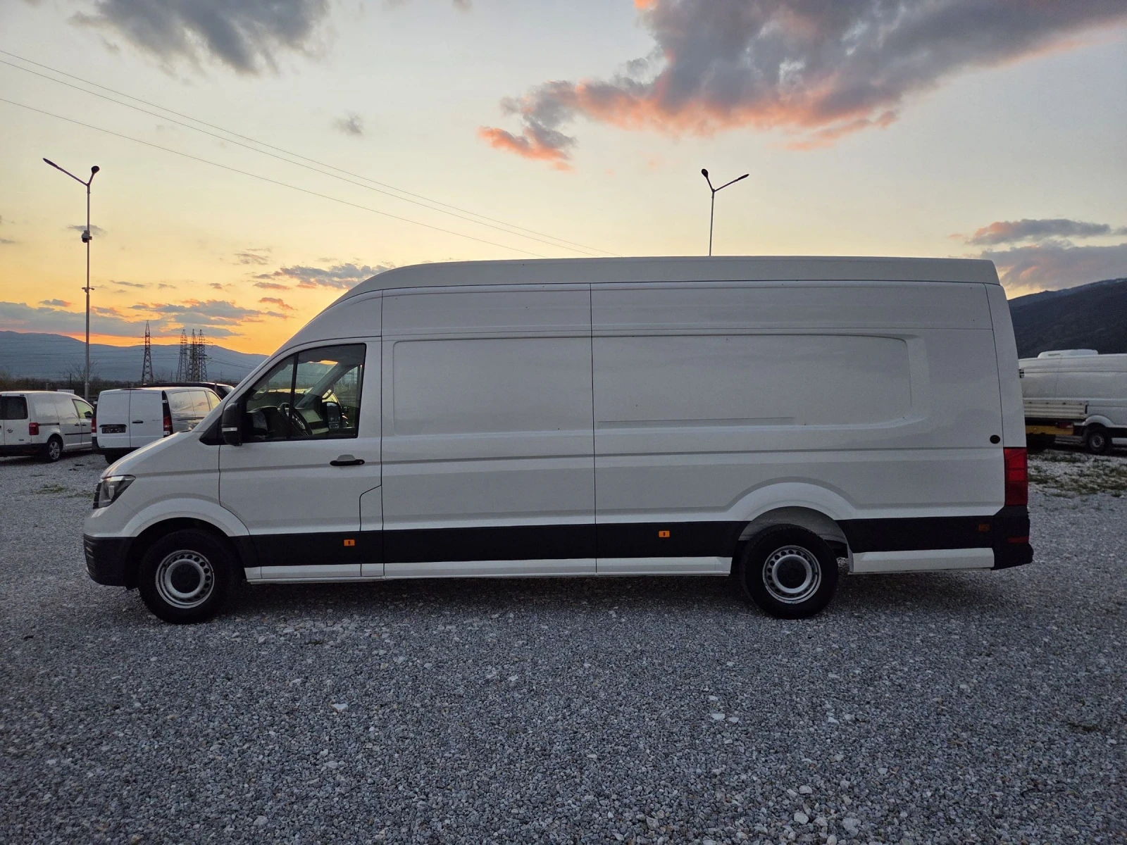 VW Crafter 2.0 TDI, XXL, Климатик, Нави, снимка 2 - Бусове и автобуси - 54114424