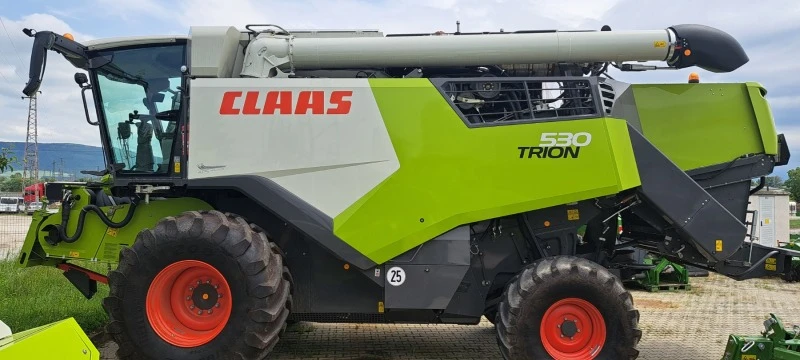 Комбайн Claas Trion 530, снимка 1 - Селскостопанска техника - 45633771