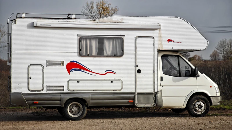 Кемпер Ford Transit Rimor , снимка 2 - Каравани и кемпери - 52578196