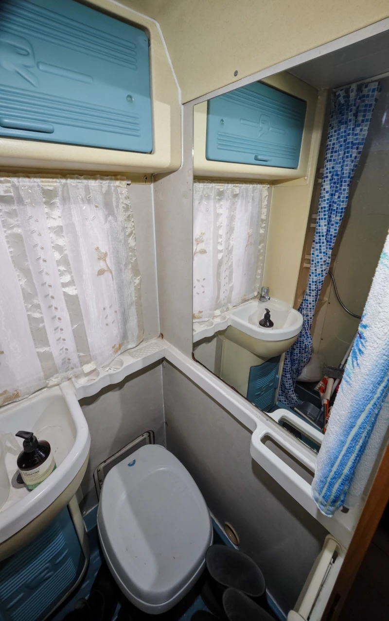 Кемпер Ford Transit Rimor , снимка 12 - Каравани и кемпери - 52578196