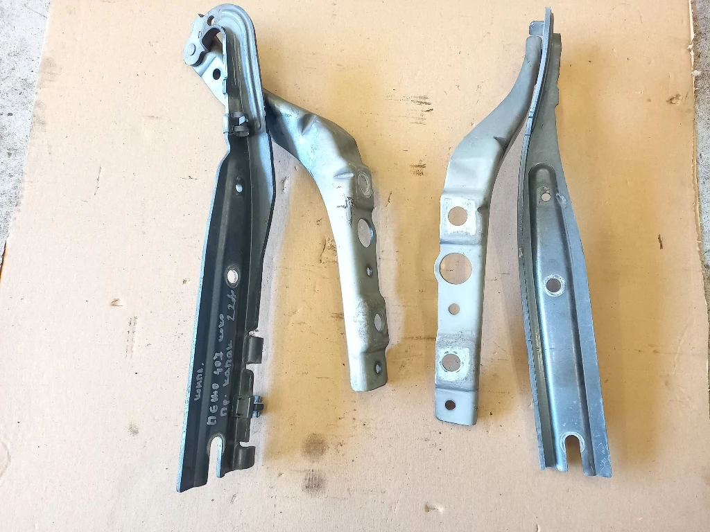 Панти преден капак Пежо 407 2.0хди (к)