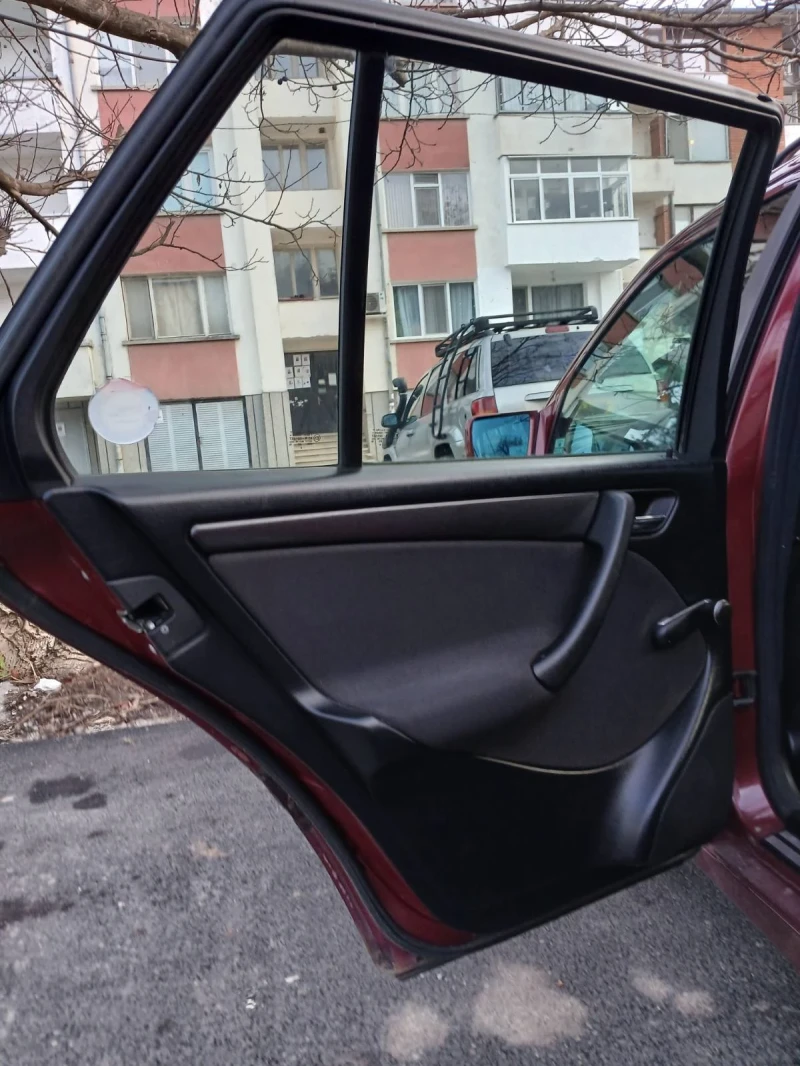 Mercedes-Benz C 180, снимка 13 - Автомобили и джипове - 48756388