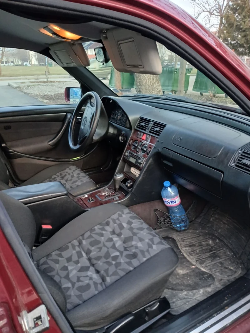 Mercedes-Benz C 180, снимка 6 - Автомобили и джипове - 48756388