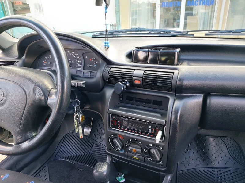 Opel Astra, снимка 11 - Автомобили и джипове - 49211154