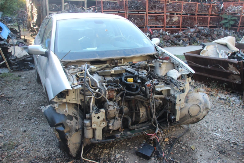 Renault Megane 1.9 dCI , 2008 г.   САМО НА ЧАСТИ , снимка 5 - Автомобили и джипове - 52039804