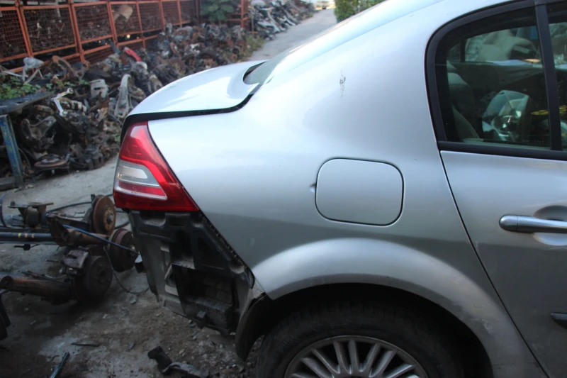 Renault Megane 1.9 dCI , 2008 г.   САМО НА ЧАСТИ , снимка 14 - Автомобили и джипове - 52039804