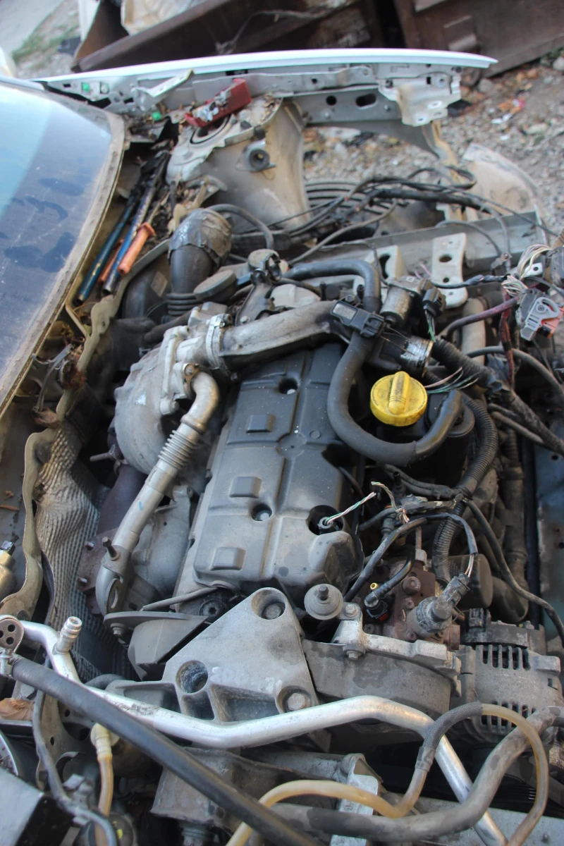 Renault Megane 1.9 dCI , 2008 г.   САМО НА ЧАСТИ , снимка 15 - Автомобили и джипове - 52039804