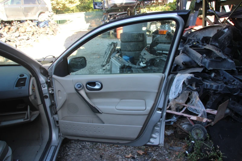 Renault Megane 1.9 dCI , 2008 г.   САМО НА ЧАСТИ , снимка 12 - Автомобили и джипове - 52039804