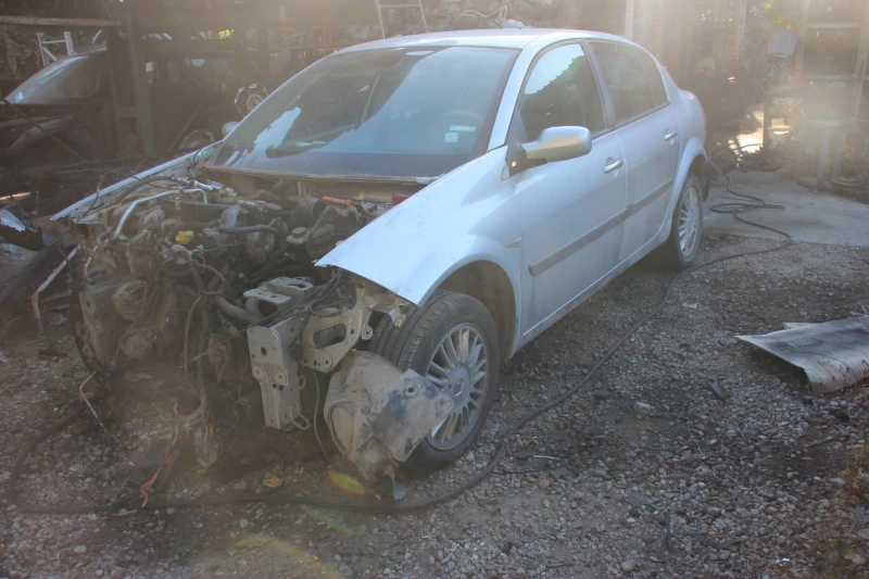 Renault Megane 1.9 dCI , 2008 г.   САМО НА ЧАСТИ , снимка 4 - Автомобили и джипове - 52039804
