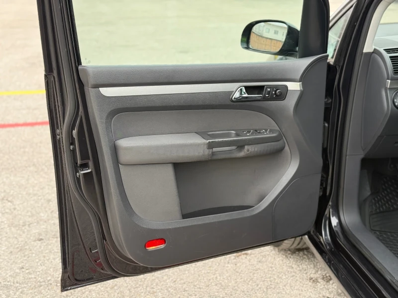 VW Touran GERMANY* 2.0TDI 136hp !!! Xenon, снимка 13 - Автомобили и джипове - 52534125