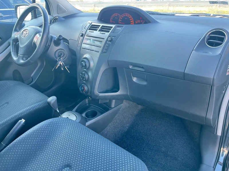 Toyota Yaris Автомат, 6скорости, 100к.с, 1.33, Италия, снимка 9 - Автомобили и джипове - 52916231