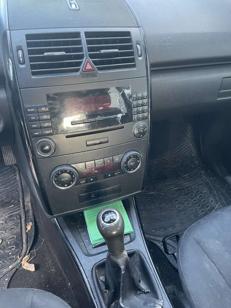 Mercedes-Benz A 180, снимка 4 - Автомобили и джипове - 52976610