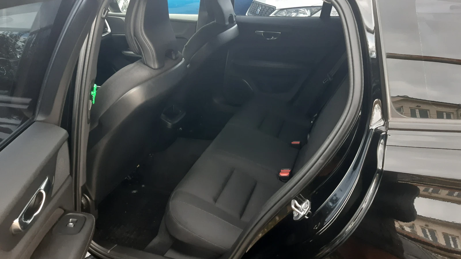 Volvo V60 2.0 D3 - изображение 10