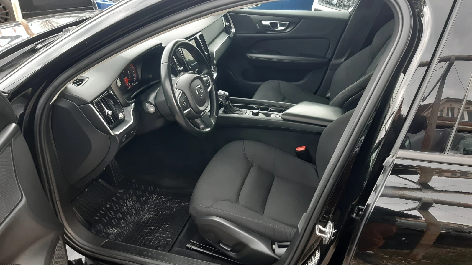 Volvo V60 2.0 D3 - изображение 8