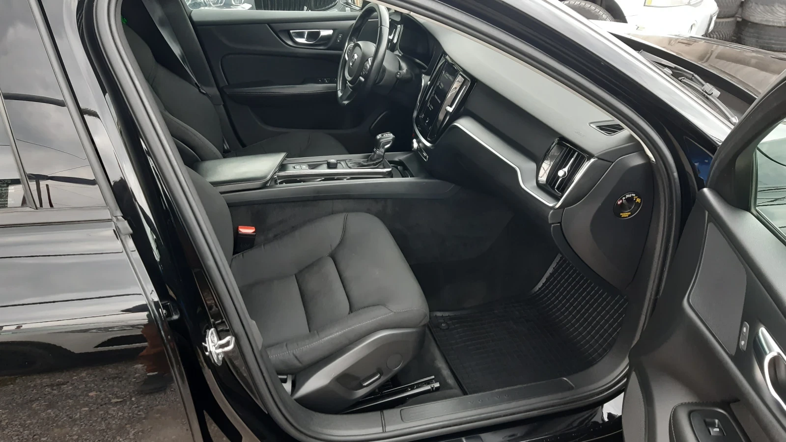 Volvo V60 2.0 D3 - изображение 9