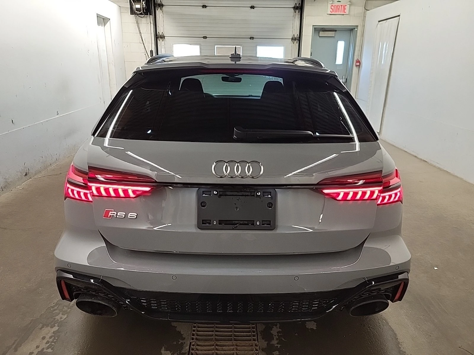Audi Rs6 PERFORMANCE  * * CARFAX * * АВТО КРЕДИТ - изображение 5