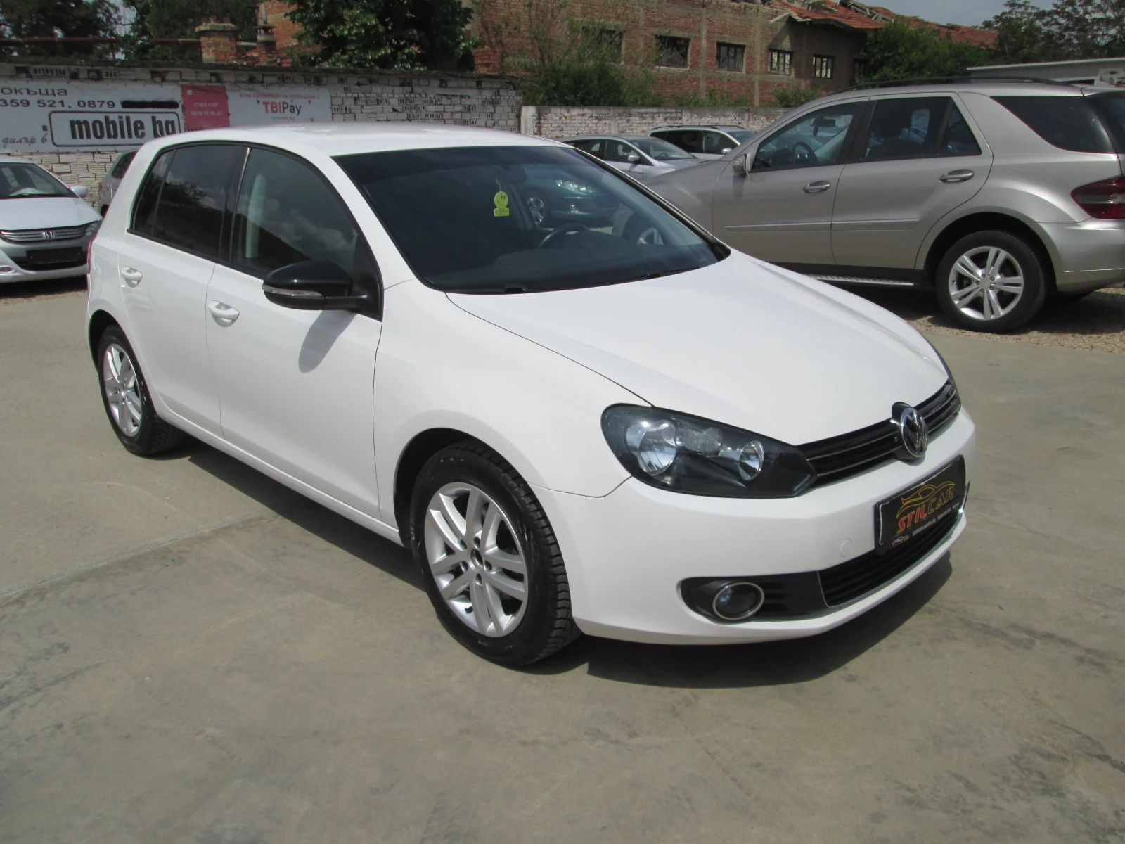 VW Golf 1.6TDI Нова-сервизна история Навигация!!! - изображение 2