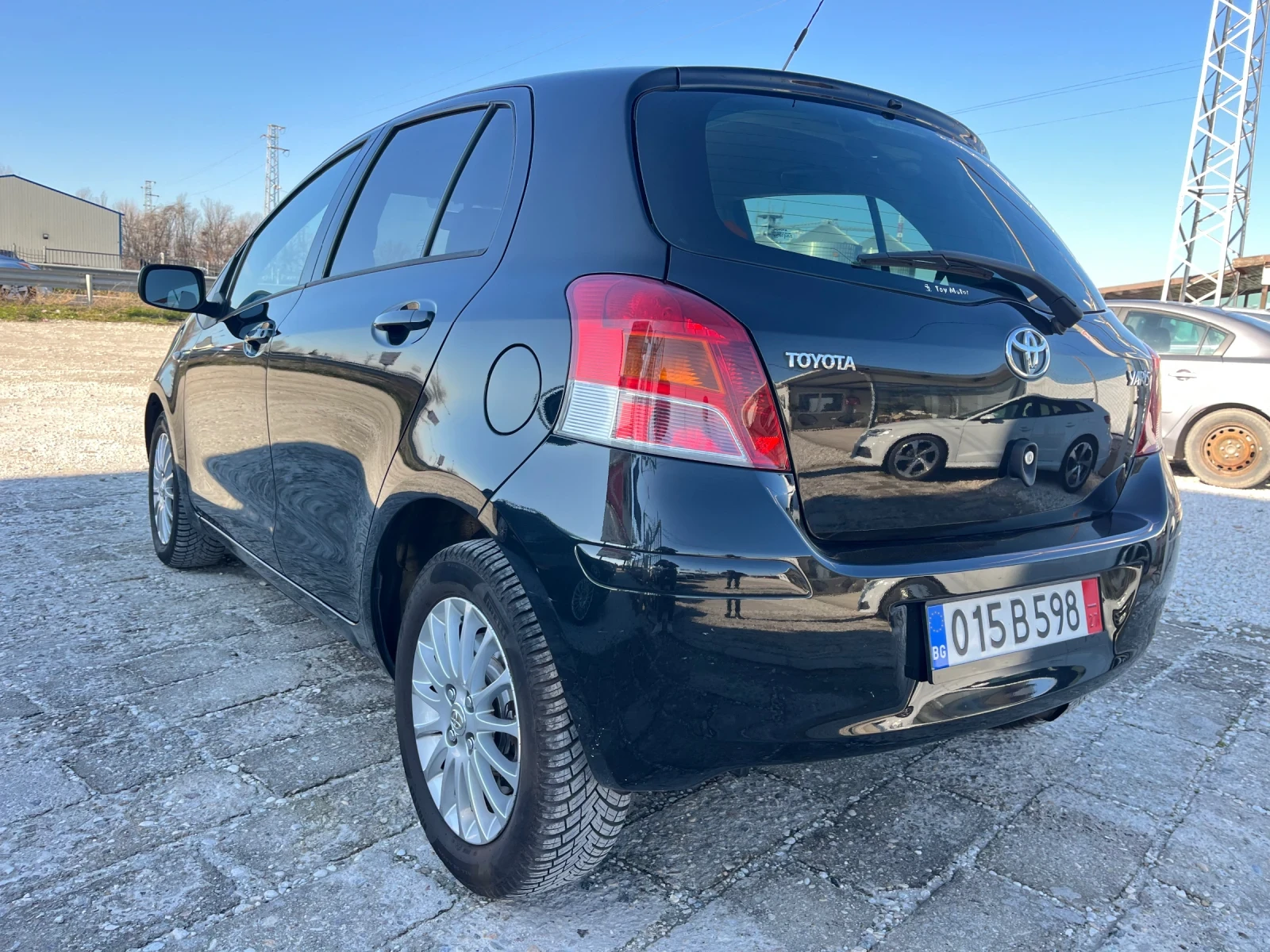 Toyota Yaris Автомат, 6скорости, 100к.с, 1.33, Италия - изображение 6