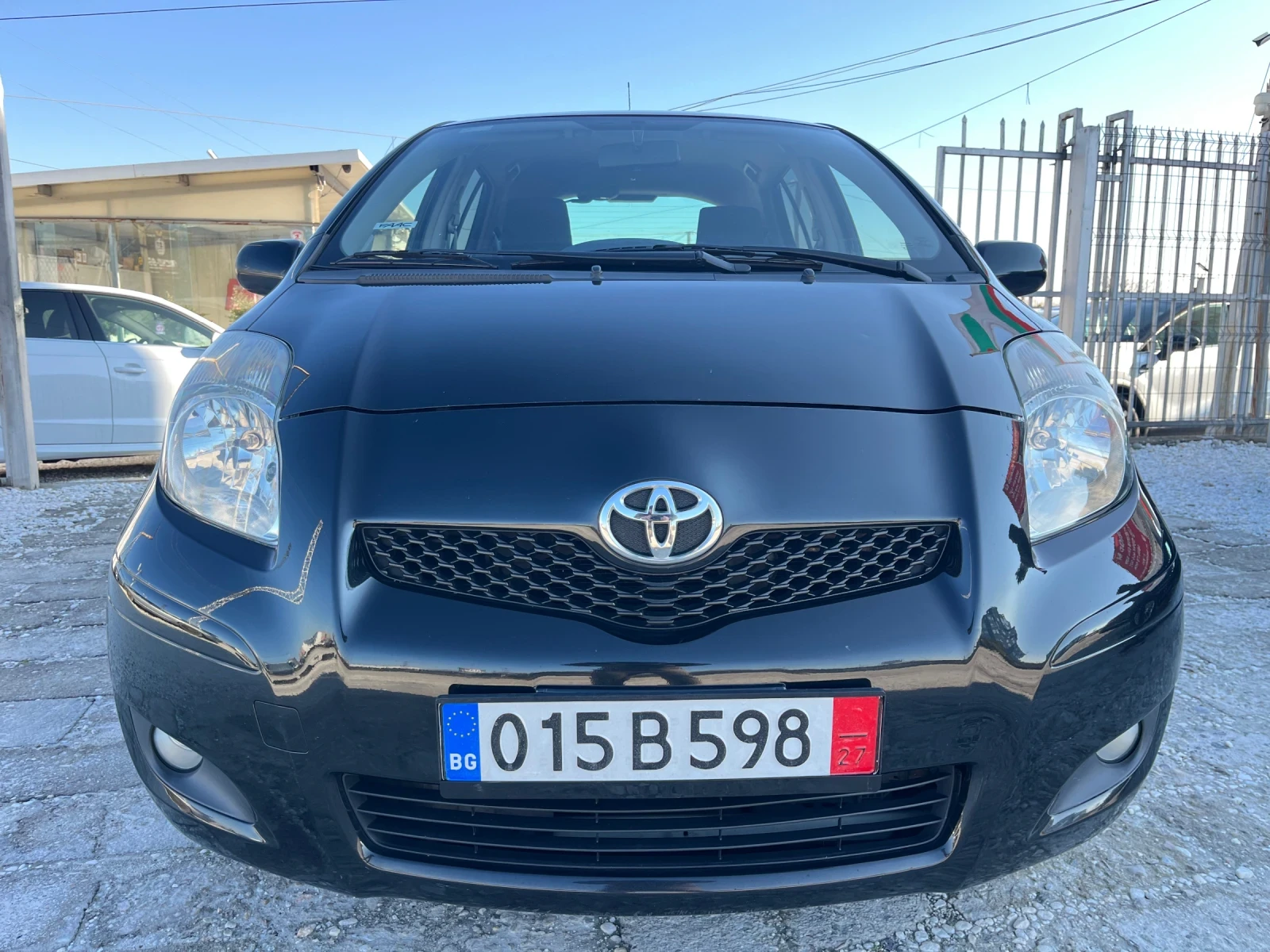 Toyota Yaris Автомат, 6скорости, 100к.с, 1.33, Италия - изображение 2