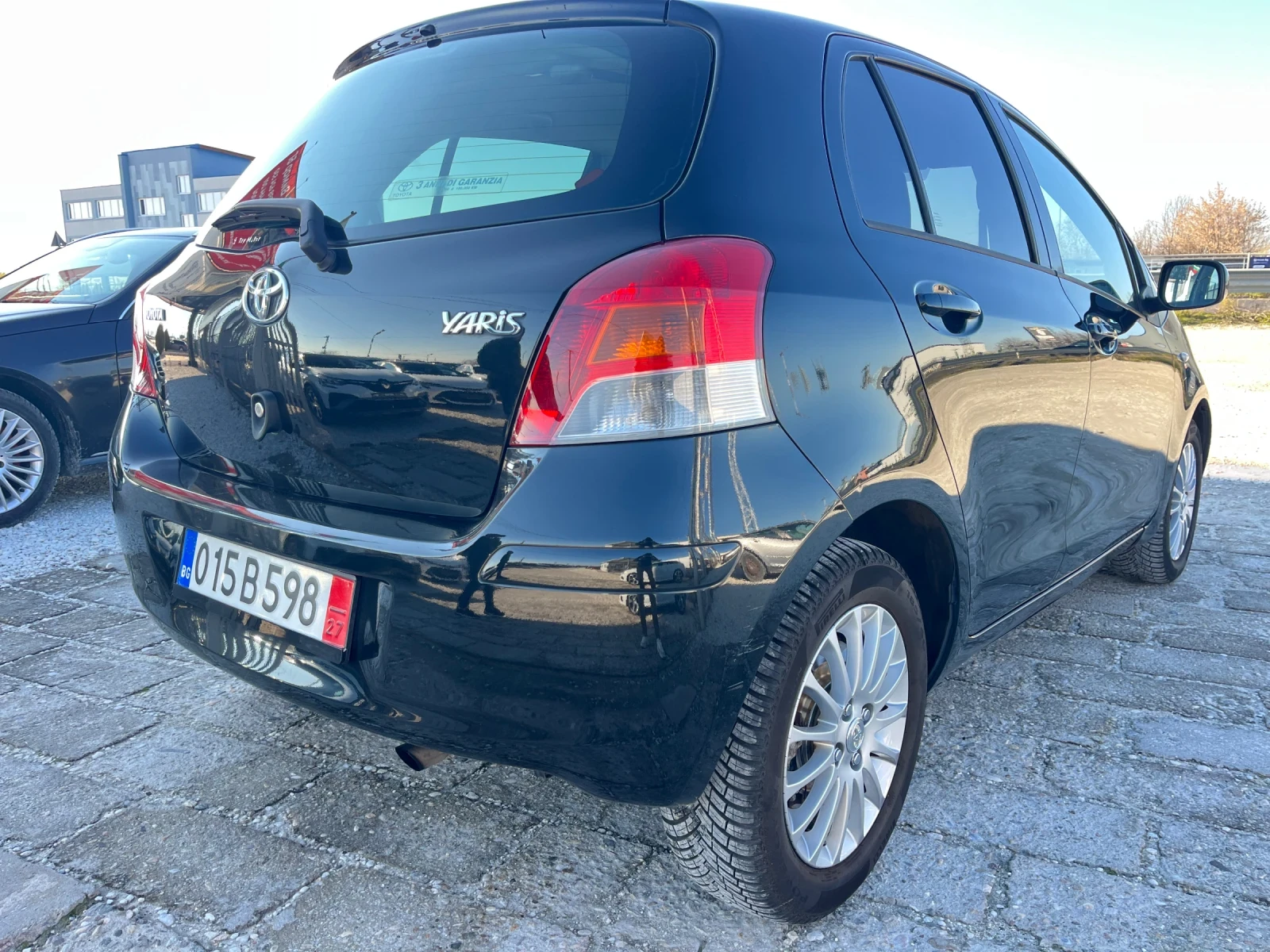 Toyota Yaris Автомат, 6скорости, 100к.с, 1.33, Италия - изображение 4