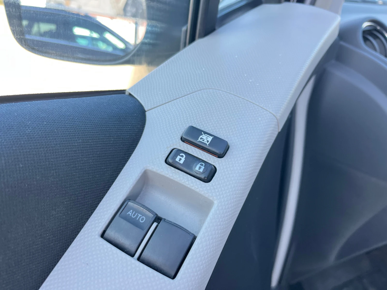 Toyota Yaris Автомат, 6скорости, 100к.с, 1.33, Италия - изображение 10