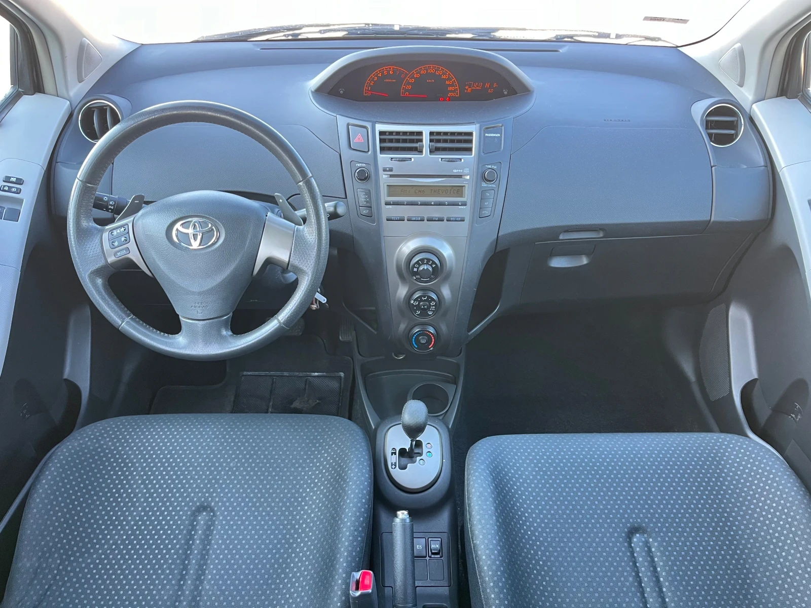 Toyota Yaris Автомат, 6скорости, 100к.с, 1.33, Италия - изображение 8