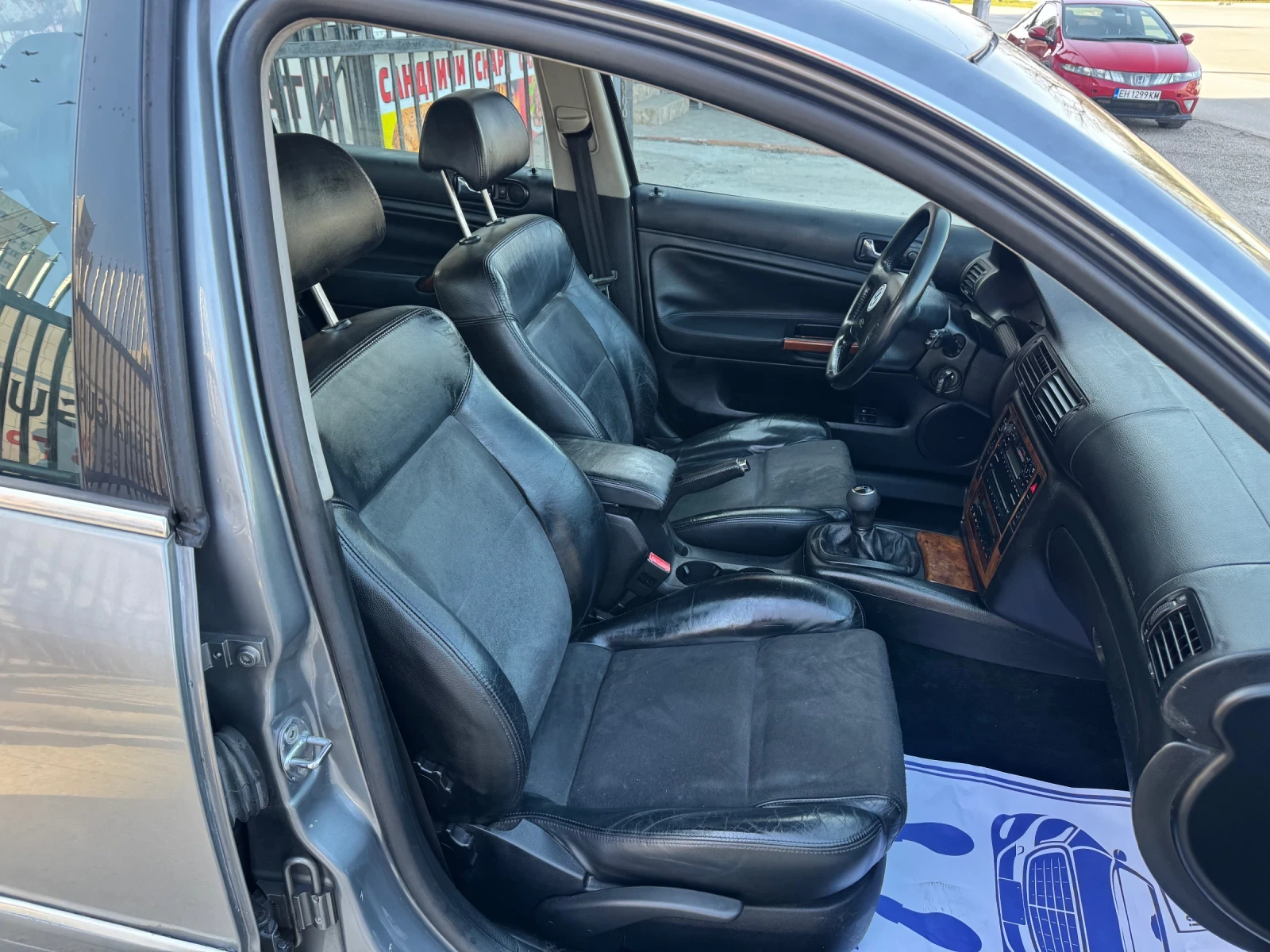 VW Passat 1.9 Tdi Hightline ТОП Фул екстри, снимка 10 - Автомобили и джипове - 53840686