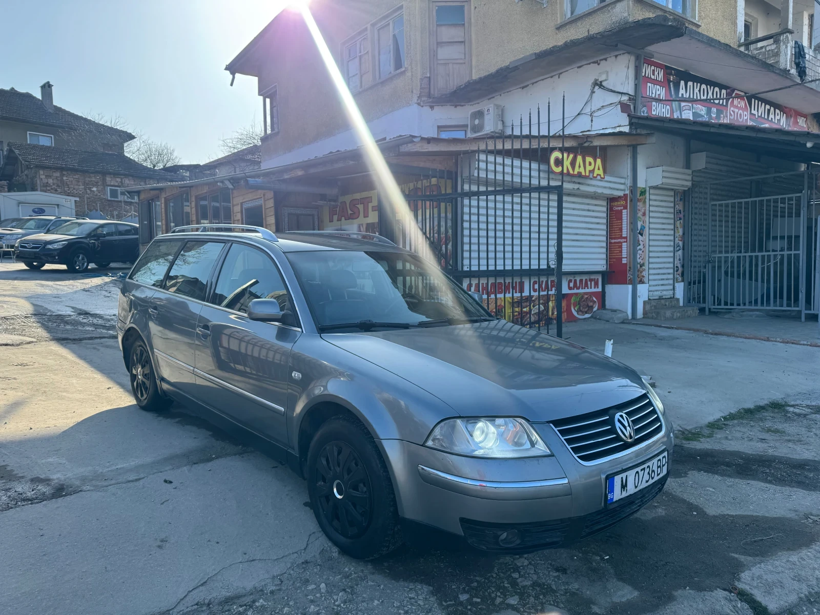 VW Passat 1.9 Tdi Hightline ТОП Фул екстри, снимка 3 - Автомобили и джипове - 53840686
