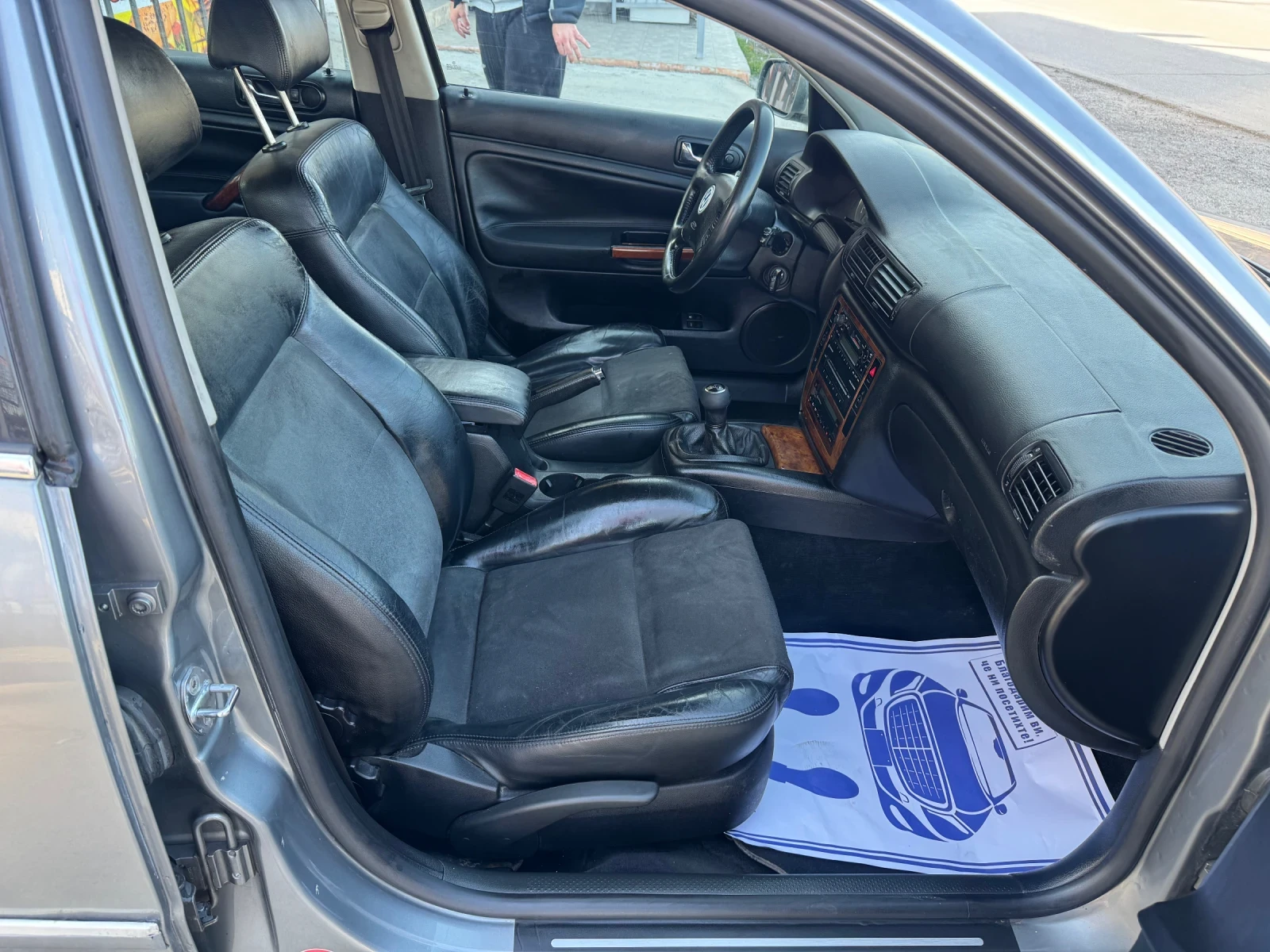 VW Passat 1.9 Tdi Hightline ТОП Фул екстри, снимка 9 - Автомобили и джипове - 53840686