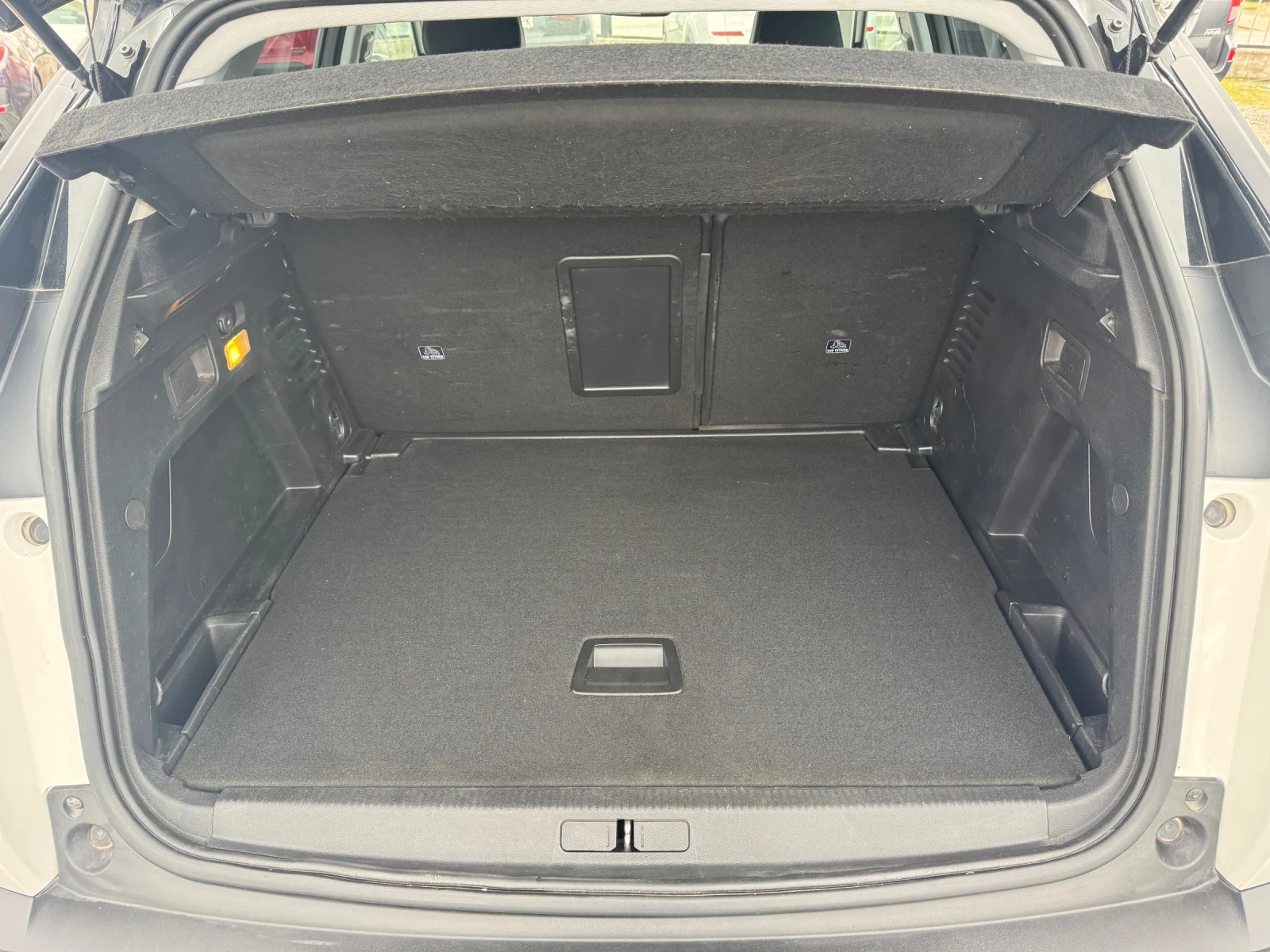 Peugeot 3008 LED* NAVI* КОЖА* КАМЕРА* KEYLESS GO* 1.5hdi 131hp, снимка 11 - Автомобили и джипове - 53947230