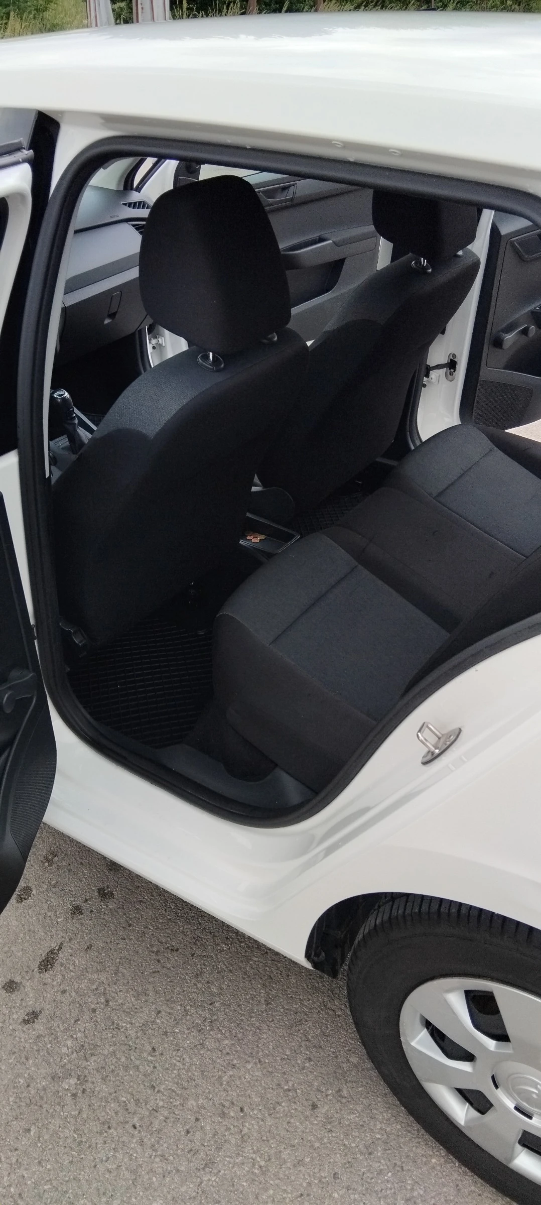 Skoda Fabia 1.0, снимка 11 - Автомобили и джипове - 54652633