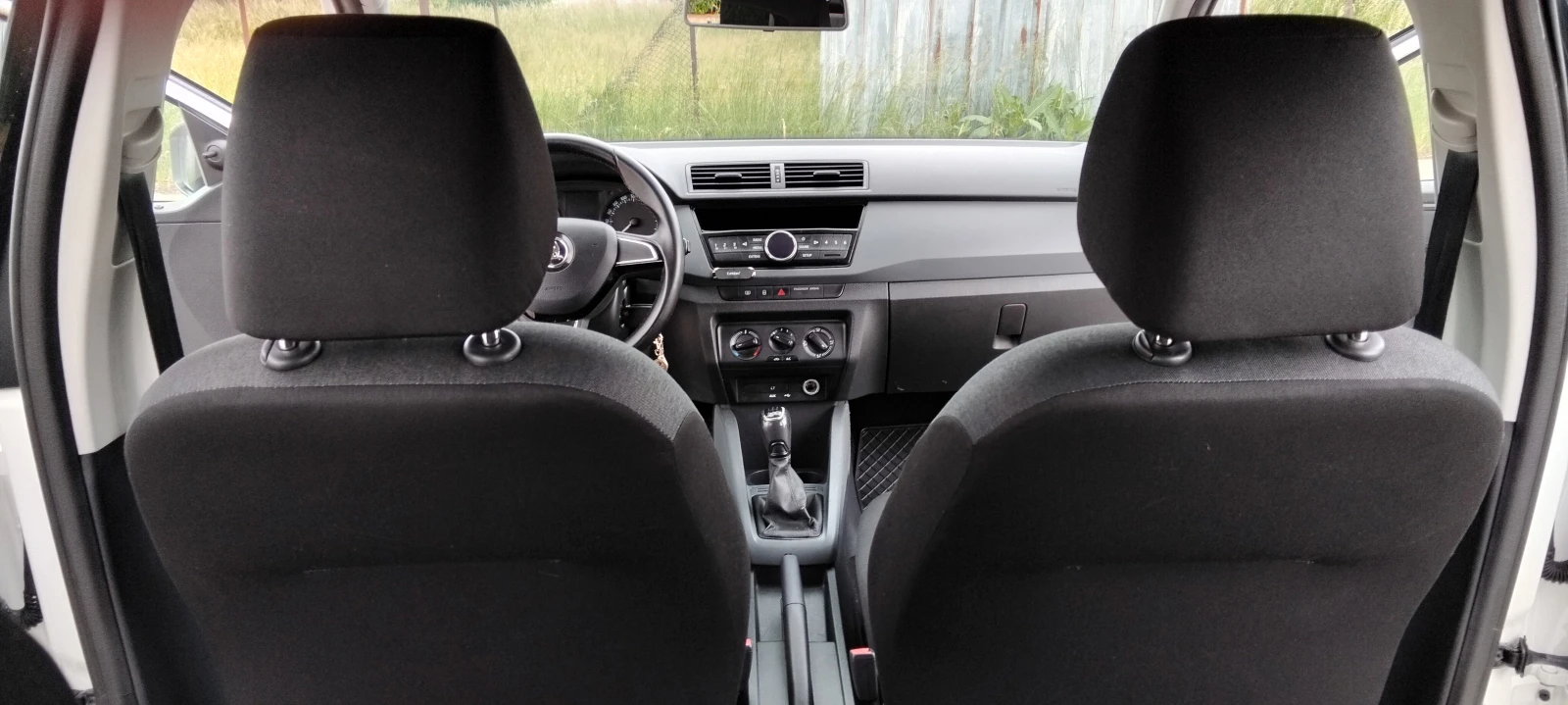 Skoda Fabia 1.0, снимка 12 - Автомобили и джипове - 54652633