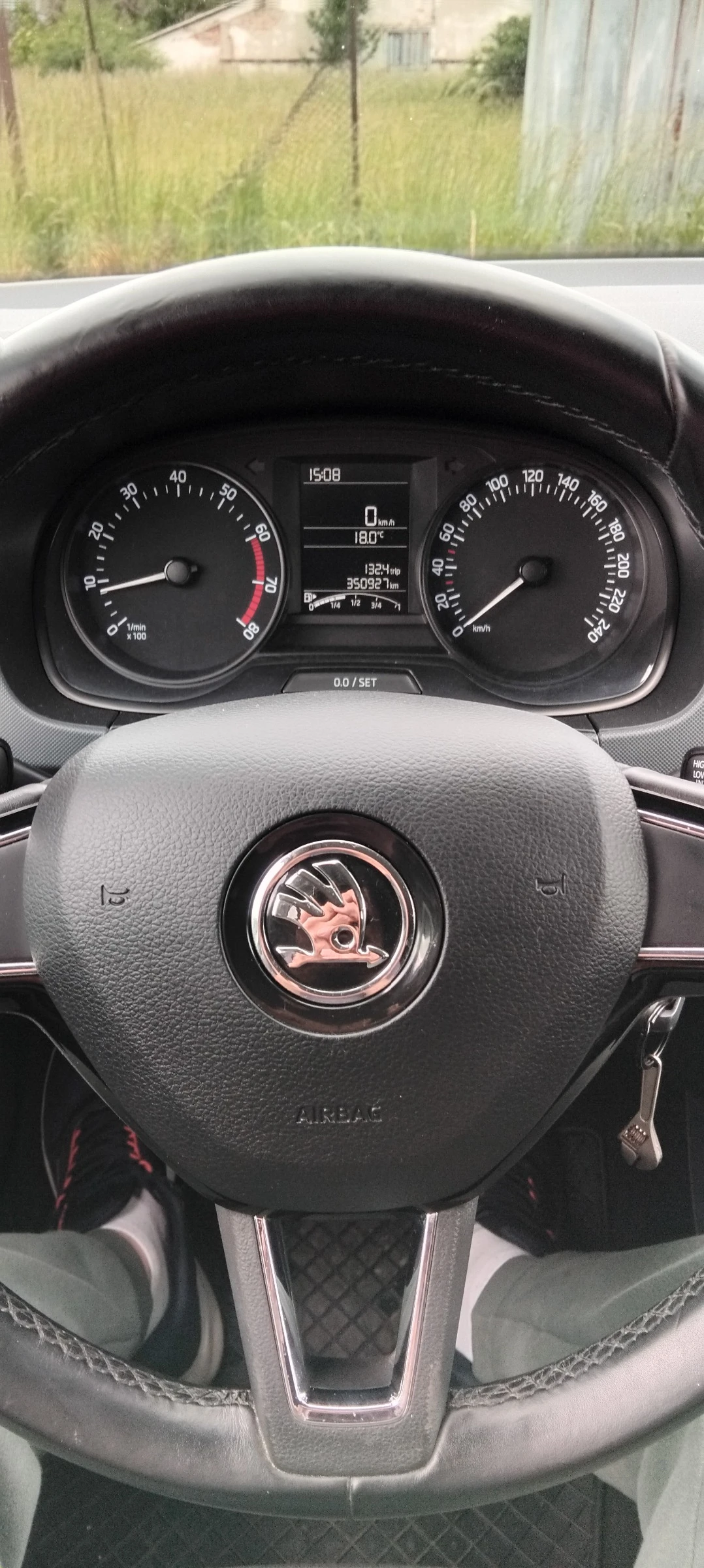 Skoda Fabia 1.0, снимка 13 - Автомобили и джипове - 54652633
